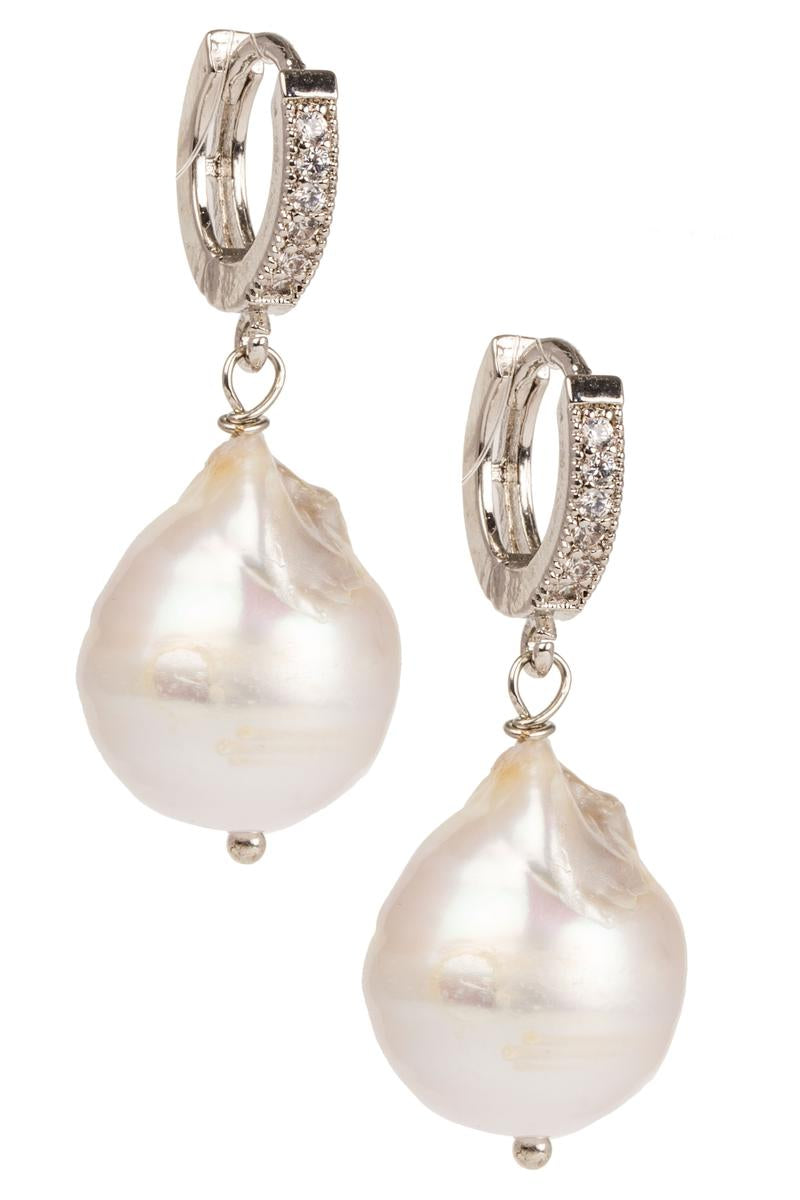 GLITZY BAROQUE EARRING