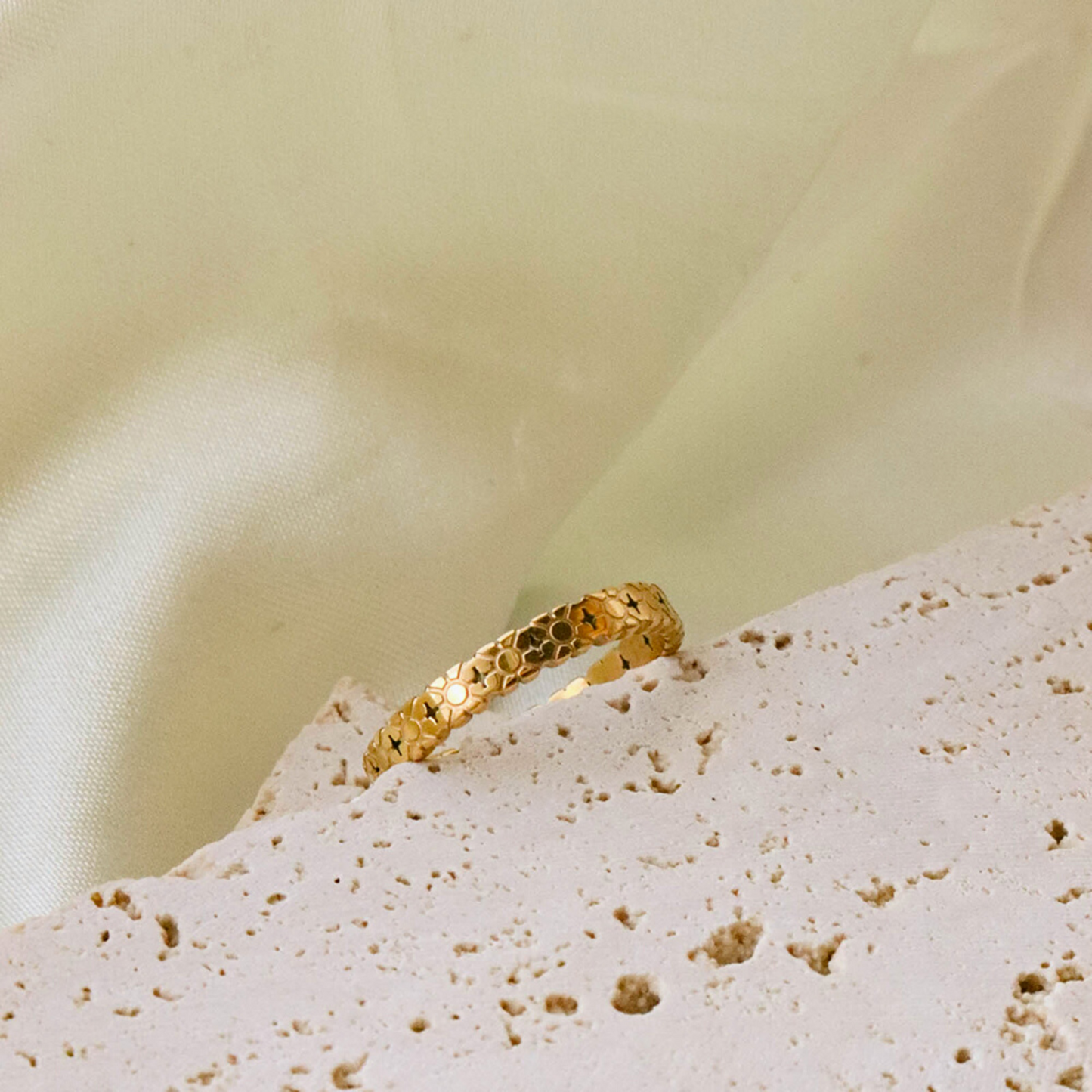 CLAUDETTE REYER RING