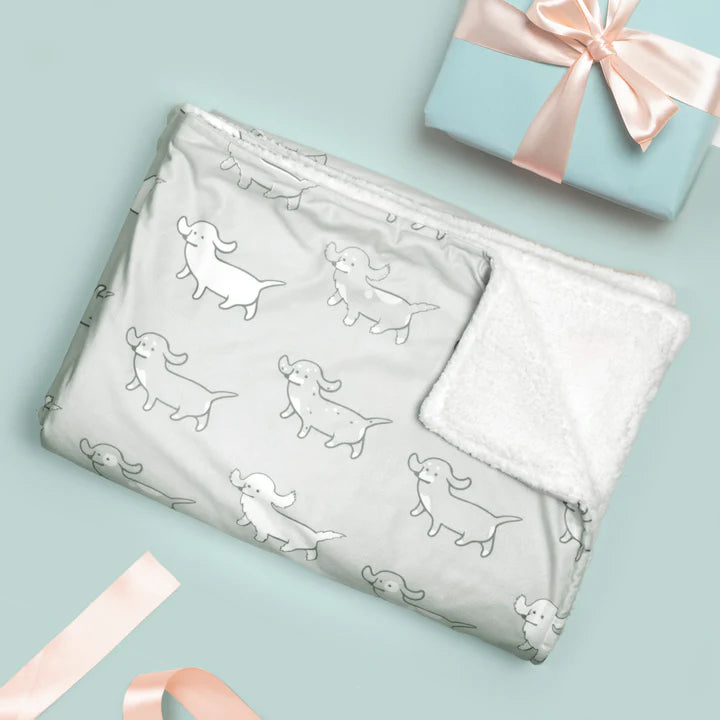 Cuddle Blanket ・ Walking Weenies in Quartz