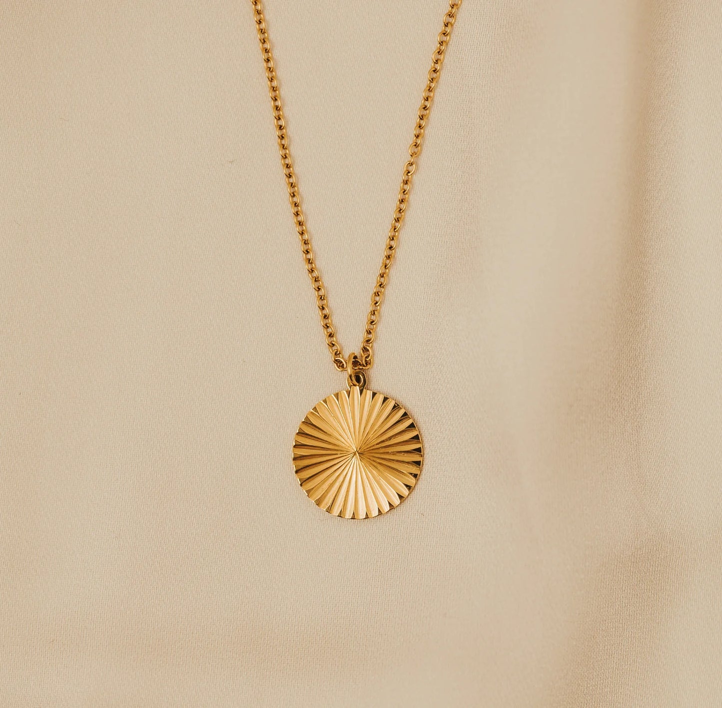 goldsunnecklace.webp__PID:0d7b8791-f7fa-493a-8d8d-21c83c005f0d
