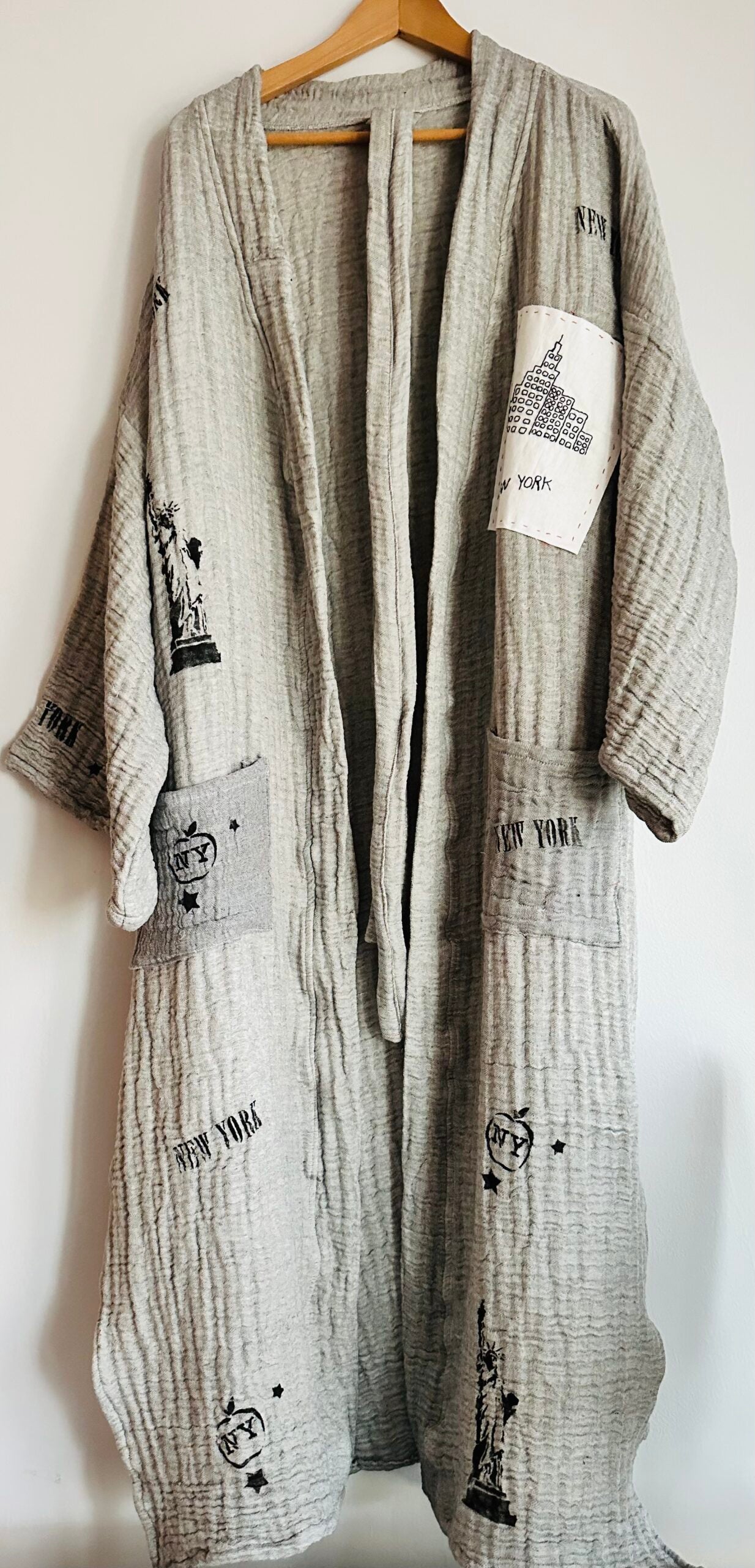 Hand-painted New York silhouette oversized kimono | Gray