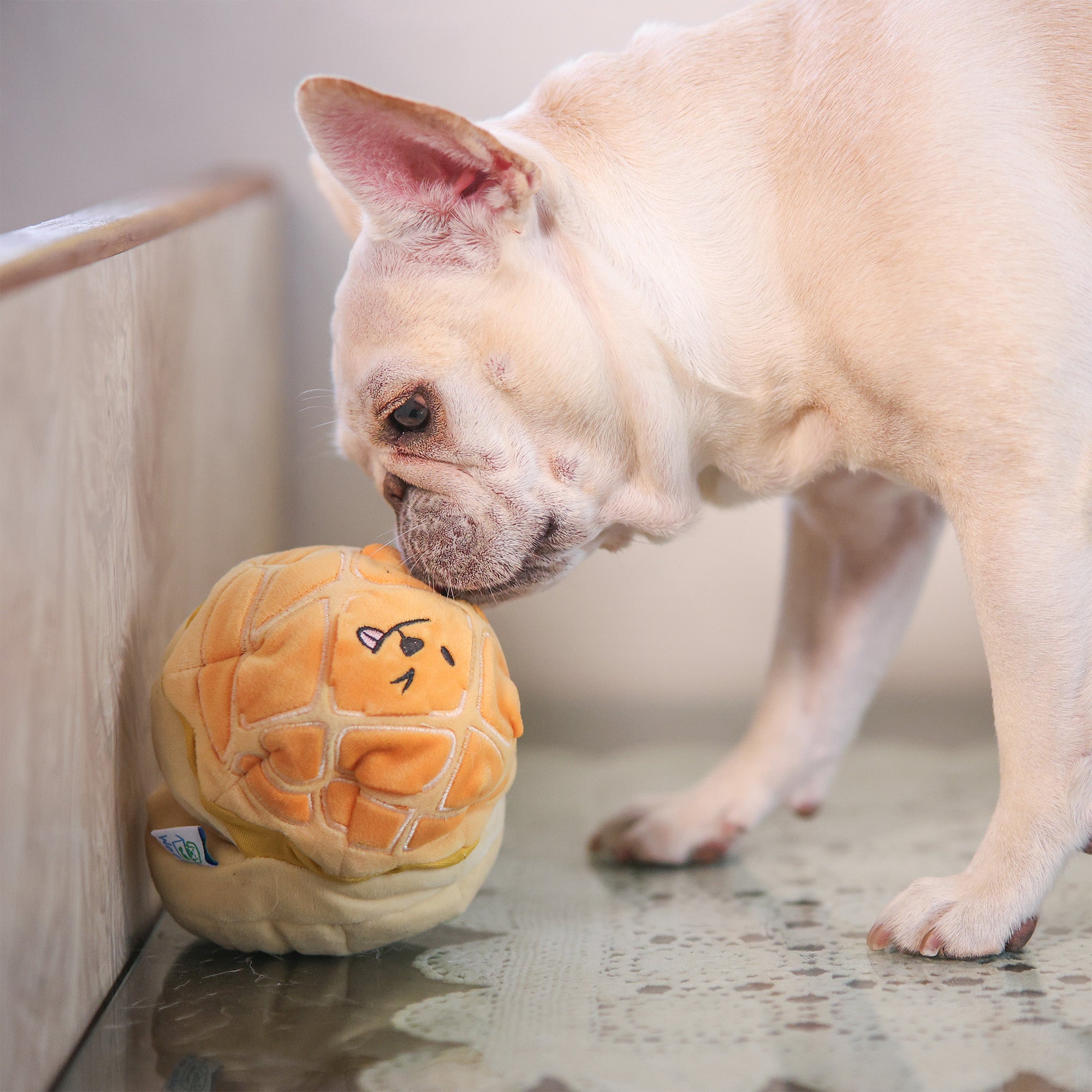 Woof² Buttered Pineapple Bun 2-in-1 Pet Toy