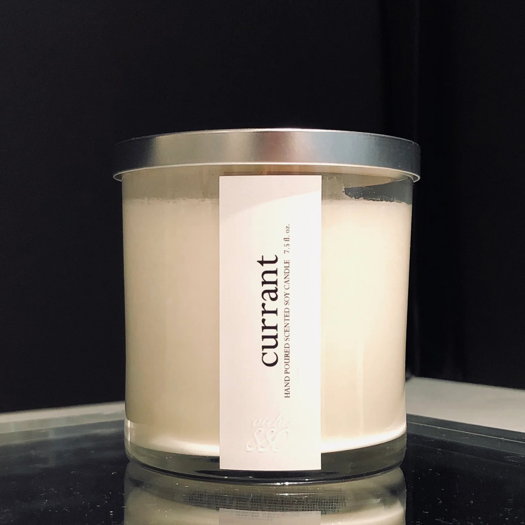 Currant scented candle